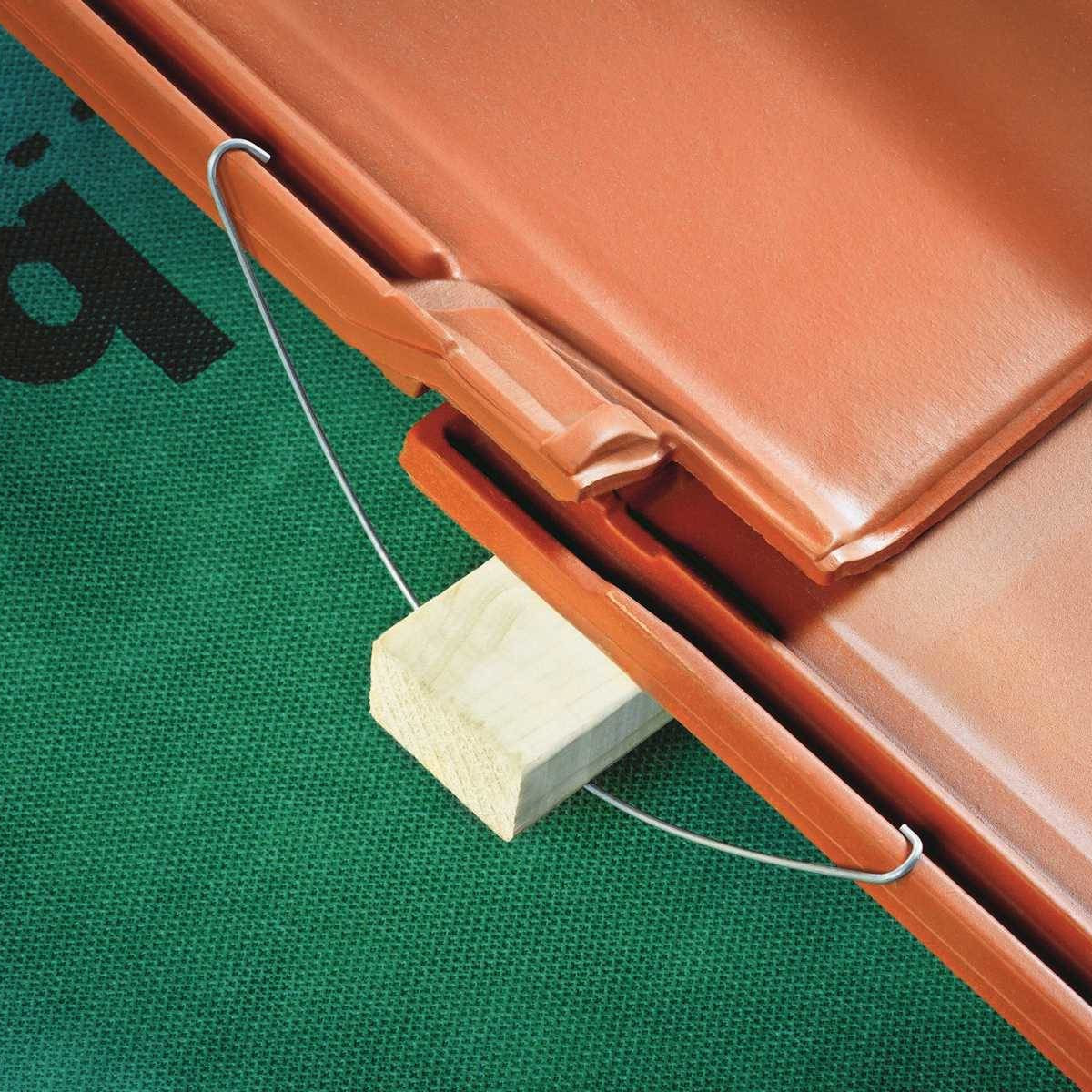 Zastosowanie spinki uniwersalnej do dachówki R