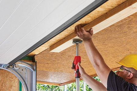 Podpórka sufitowa i montażowa z dźwignią pompującą