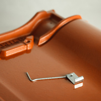 Spinka boczna do dachówki cementowej BRAAS