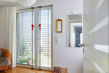 Podpórka sufitowa i montażowa z dźwignią pompującą