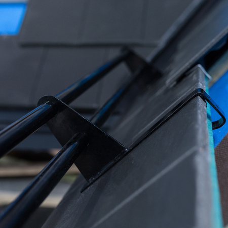 Zestaw ochrony rurowej z 3 rzędami rur do dachówek betonowych i ceramicznych