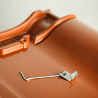 Spinka boczna do dachówki cementowej EURONIT